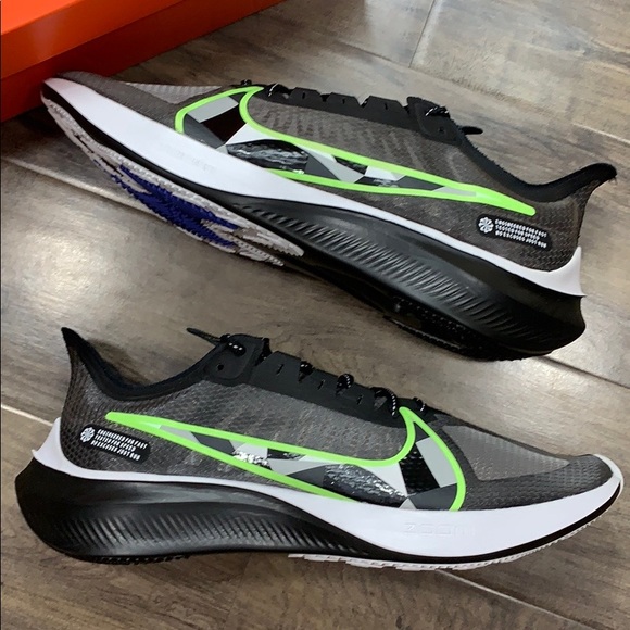 nike zoom gravity black ghost green